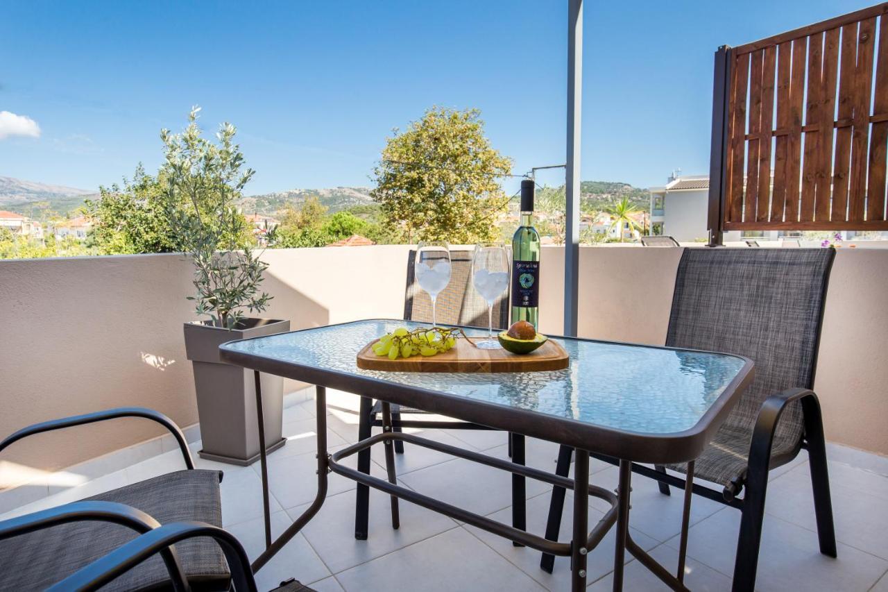 Iria'S Luxury Apartments يميناريا المظهر الخارجي الصورة